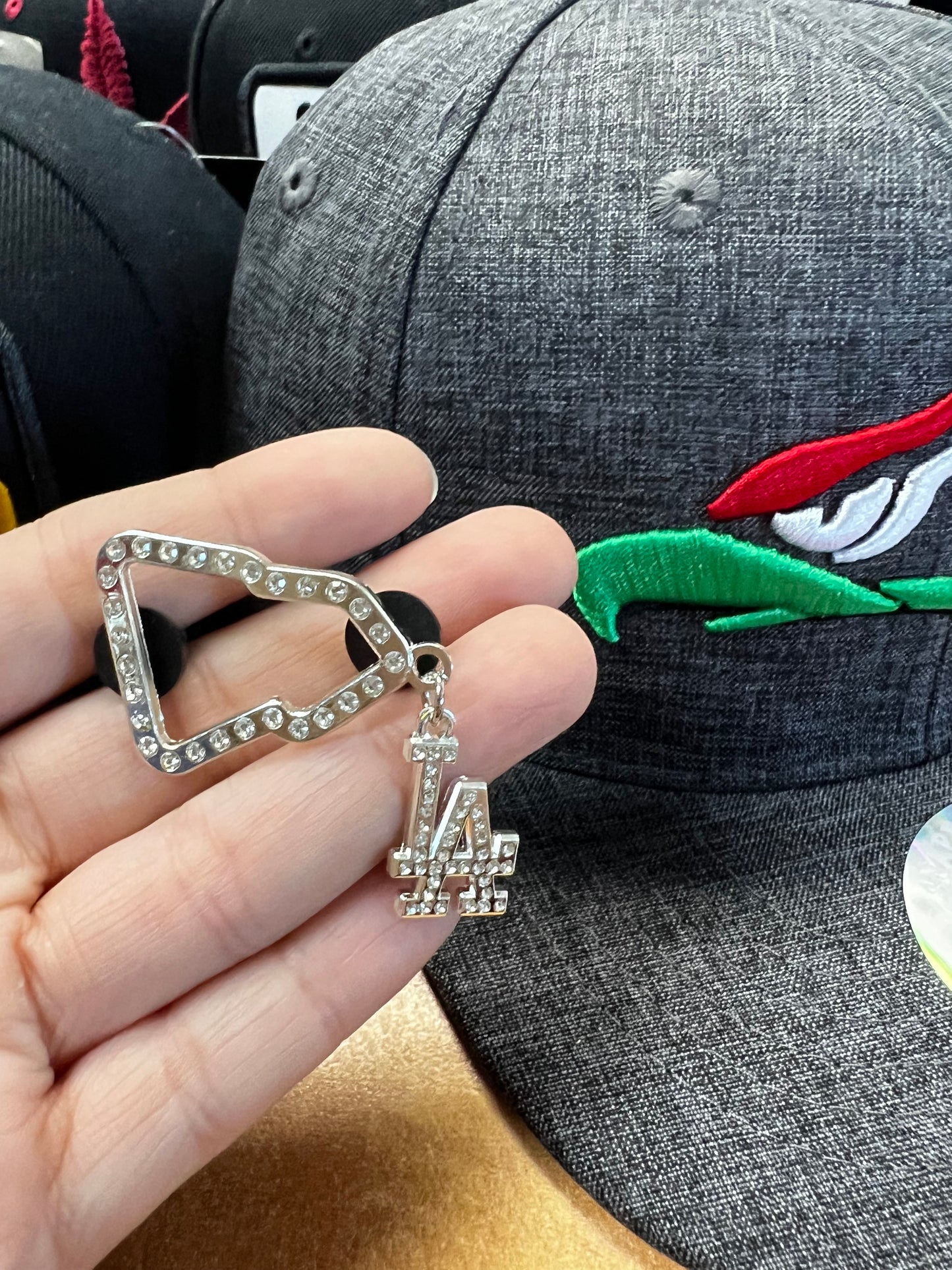 New Era logo pin with LA charm